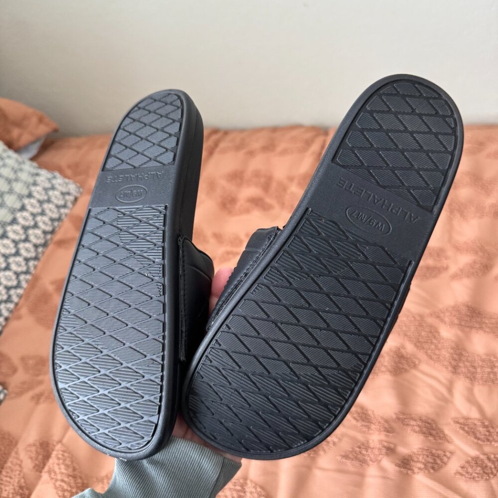 Alphalete Slides - Picture 2 of 3